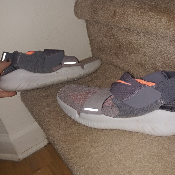 Worn 1X • Nike • Womens 2018 FK free run motion Velcro knit sneakers shoes 11 - Picture 6 of 7